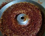 Foto langkah ke 9 dari resep Bolu Karamel Sarang Semut.