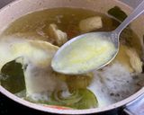 รูปขั้นตอนการทำที่ 4 ของ ไก่ต้มขมิ้น ซุปเหลืองทอง