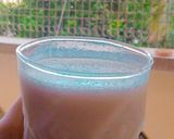 A picture of step 4 of Banana milk shake.