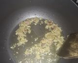 Foto langkah ke 2 dari resep Mie goreng telur puyuh.