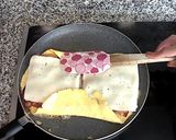 Foto del paso 5 de la receta: Sándwich envuelto en tortilla relleno de bacon y queso