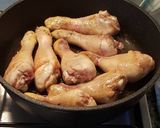 A picture of step 1 of Braised Chicken Thighs with Potatoes.