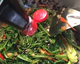 Foto langkah ke 5 dari resep Tumis Kangkung Saos tiram.