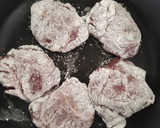 Foto del paso 3 de la receta: Carrilleras de Cerdo Guisadas al Vino Tinto