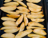 Foto del paso 3 de la receta: Patatas en gajos con sobrasada
