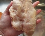 Foto del paso 1 de la receta: Pechuga de pollo rellena de quesos envuelta en tocino keto