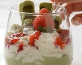Foto langkah ke 5 dari resep Kyoto Strawberry Matcha.