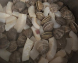 Foto del paso 3 de la receta: Alubias con pota y almejas