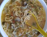 टमाटर मशरूम और नूडल्स सूप (Tamatar mushroom aur noodles soup recipe in Hindi) रेसिपी चरण 4 फोटो