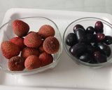 A picture of step 1 of Lychee with Jamun Smoothie.