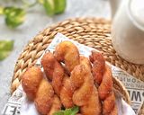 Foto langkah ke 9 dari resep Kkwabaegi (donat kepang Korea).