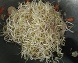 Foto langkah ke 4 dari resep Tumis Tauge Baso.