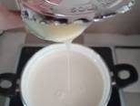 Sữa chua úp ngược ủ bằng nồi cơm điện bước làm 1 hình
