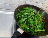 A picture of step 1 of Stir fry spinach.
