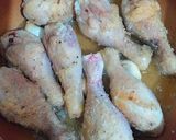 Foto del paso 3 de la receta Muslos de pollo en salsa de limón, azafrán y ajos tiernos