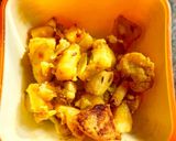 A picture of step 5 of Aloo gobhi.
