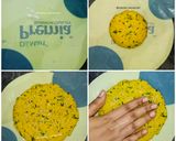 A picture of step 3 of Roti Thalipeeth.