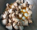Foto langkah ke 3 dari resep Telur Puyuh Jamur Bumbu Kecap.