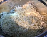 Une image de l'étape 2 de Galettes de panais à l'œuf, chèvre râpé et persil à la plancha.