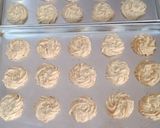 Foto langkah ke 2 dari resep Kue kering keju sagu.