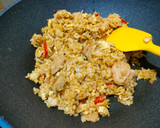 Foto langkah ke 4 dari resep Nasi goreng sosis bumbu iris (892).