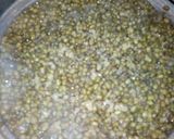 A picture of step 1 of Green grams (ndengu) stew with rice.