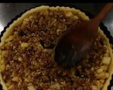 Gambar langkah 8 resipi Apple Crumble Pie.