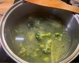 Brokkoli krémleves Danci módra recept fázis 2 fotója
