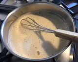 Une image de l'étape 3 de Crèmes aux œufs café noix de coco et éclats de café.
