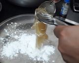 A picture of step 3 of Vanilla flavoured sugar floss.