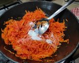 गाजर हलवा (Gajar Halwa Recipe In Marathi) रेसिपी स्टेप 2 फोटो 