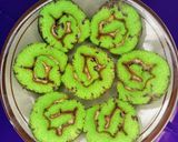 Foto langkah ke 5 dari resep Bolu Gulung Batik Pandan Isi Selai Nanas dan Goldenfil Tiramisu.