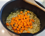 Foto del paso 2 de la receta: Chipirones guisados con calabaza