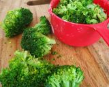 Foto langkah ke 2 dari resep Baked Broccoli and Cheese.