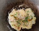 Foto langkah ke 3 dari resep Telur Dadar Bumbu Iris.