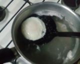 Foto del paso 3 de la receta: Huevo poché 🥚🥖