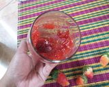 Foto langkah ke 4 dari resep Korean Strawberry Milk.