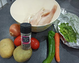 Foto del paso 1 de la receta: Merluza con verduras al horno 🐟🥕🍅