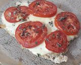 Foto del paso 4 de la receta: Milanesa de berenjena con queso, tomate y orégano