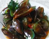 Foto langkah ke 4 dari resep Kerang Hijau Asam Manis Pedas.