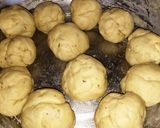 A picture of step 4 of Garlic and herbs knotted rolls.