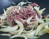 Hình bước làm 2 của món Mì gói xào thịt bò