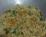 Foto langkah ke 4 dari resep Omlete Mie.
