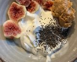 Foto del paso 4 de la receta: Bowl de yogur con higos, chía y crema de cacahuete