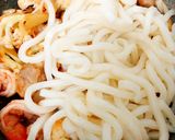 Hình bước làm 3 của món Mì Udon Xào Thập Cẩm