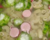 Foto langkah ke 4 dari resep Sup Oyong Makaroni Sosis.