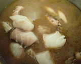 Foto del paso 7 de la receta: Guisantes con sepia, cazón y calamares