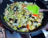 Foto del paso 8 de la receta: Revuelto sin huevos de acelgas tiernas, puerros y berenjenas