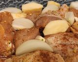 Sült csirke 🐔 husi hagymával és almával! 🙂 recept fázis 3 fotója