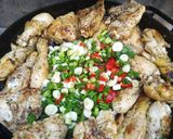 Foto del paso 4 de la receta: Pollo a la calabresa al disco con papas rústicas rabiosas